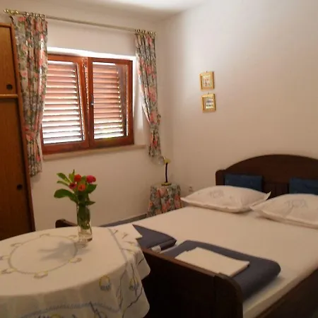 Mittler Willa Lovran